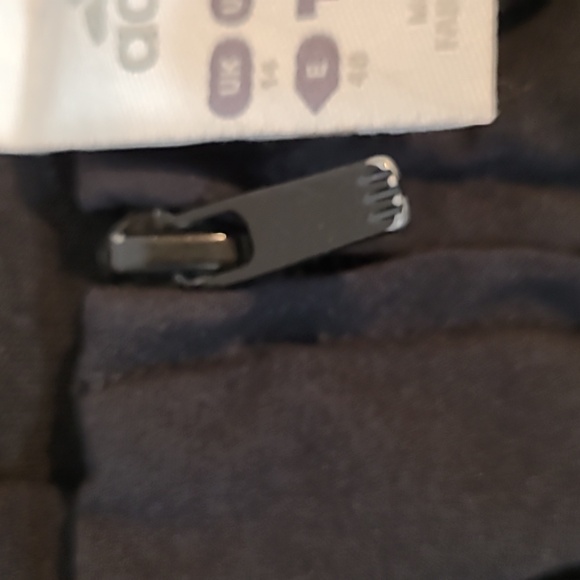 Adidas women's medium black thin jacket - Picture 4 of 7